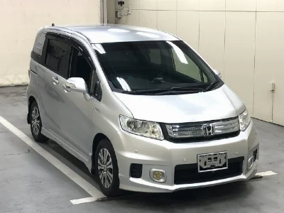 HONDA FREED SPIKE