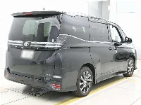 Цена авто Toyota Voxy с аукционов Японии, номер кузова ZWR90W, пробег 13 000, оценка 3