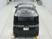 Цена авто Toyota Voxy с аукционов Японии, номер кузова ZWR90W, пробег 13 000, оценка 3