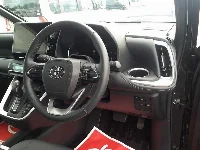 Цена авто Toyota Voxy с аукционов Японии, номер кузова ZWR90W, пробег 13 000, оценка 3