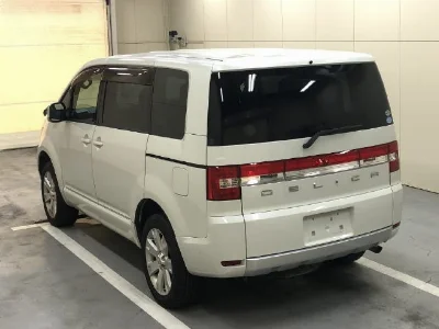 MITSUBISHI DELICA D5
