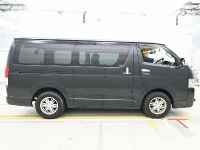TOYOTA REGIUS VAN