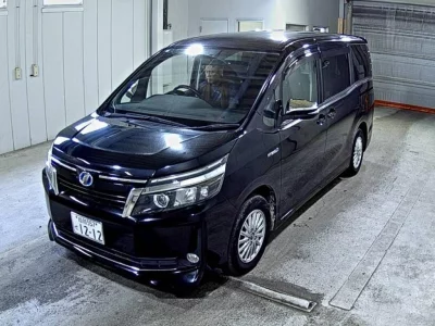 TOYOTA VOXY