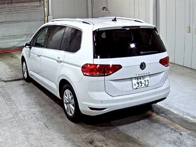 VOLKSWAGEN GOLF TOURAN