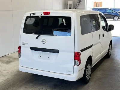 NISSAN NV200