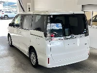 Цена авто Toyota Voxy с аукционов Японии, номер кузова ZWR80G, пробег 155 000, оценка 2