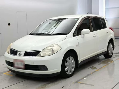 NISSAN TIIDA
