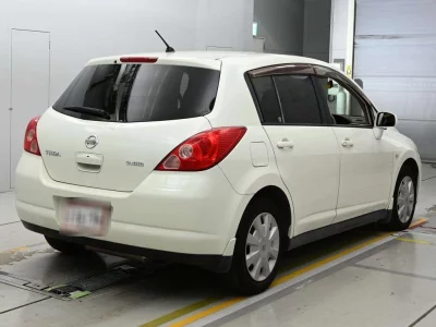 NISSAN TIIDA
