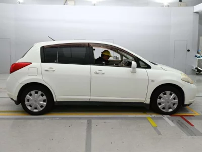 NISSAN TIIDA