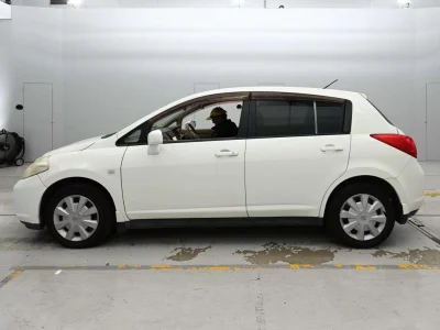 NISSAN TIIDA