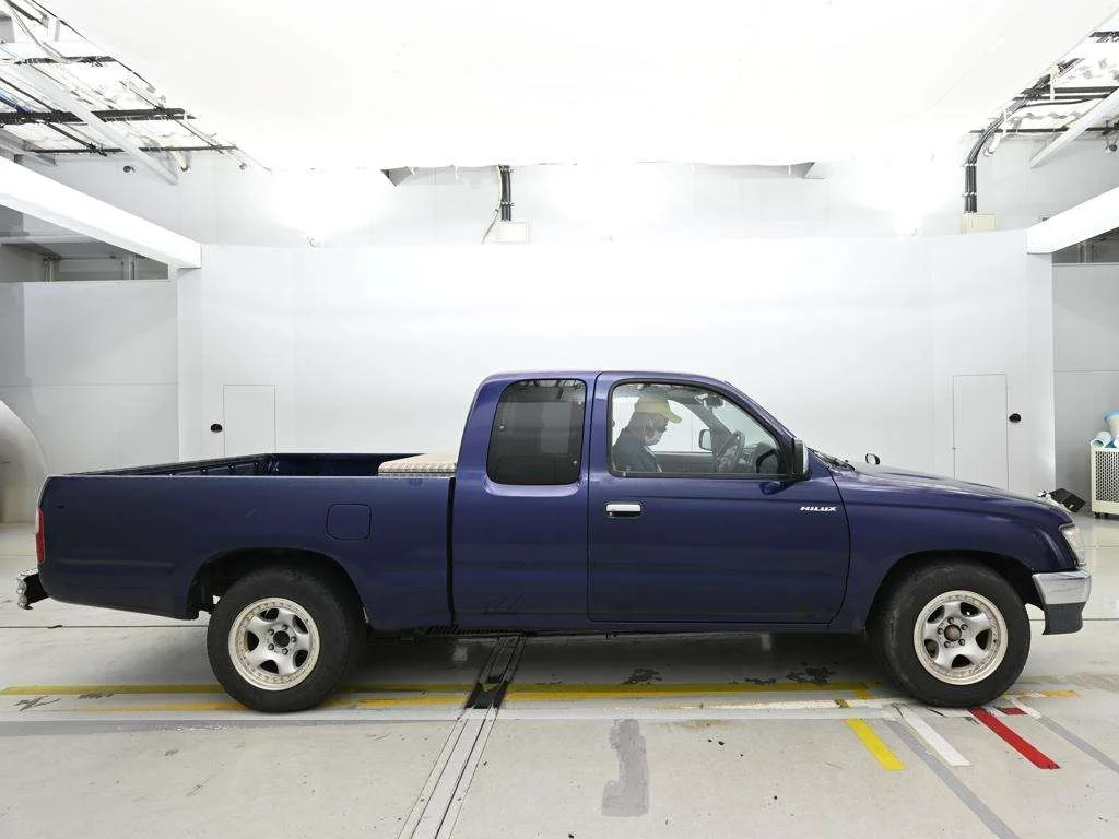 Toyota HILUX SPORTS PICK UP  с аукциона в Японии