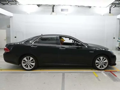 Toyota CROWN HYBRID