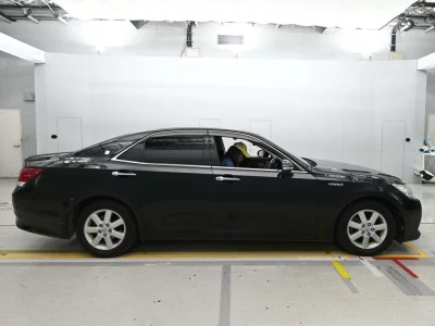 Toyota CROWN HYBRID