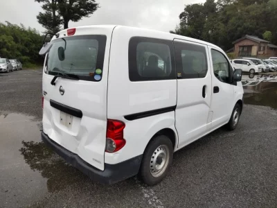 NISSAN NV200