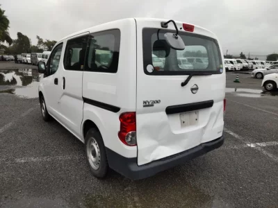 NISSAN NV200