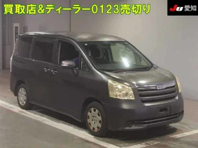TOYOTA NOAH