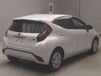 Цена авто Toyota Aqua с аукционов Японии, номер кузова MXPK11, пробег 15 000, оценка 8