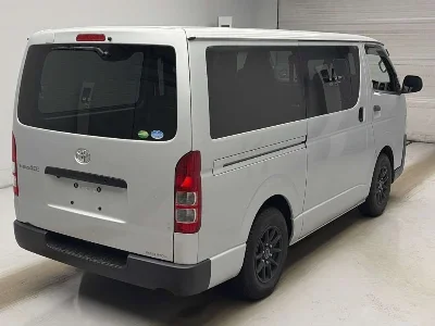 TOYOTA REGIUS VAN