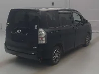 Цена авто Toyota Voxy с аукционов Японии, номер кузова ZRR70G, пробег 273 000, оценка 7