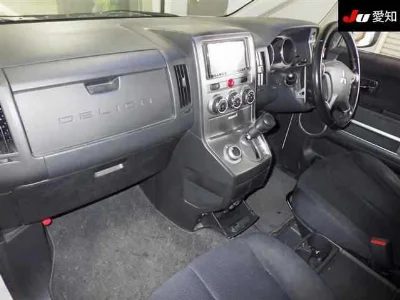 Mitsubishi DELICA D5