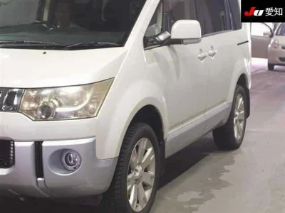 MITSUBISHI DELICA D5