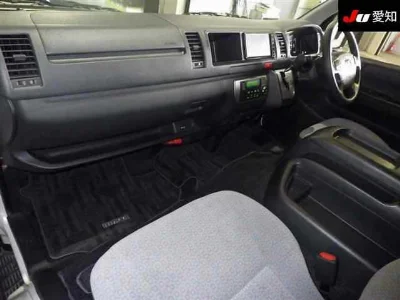TOYOTA HIACE