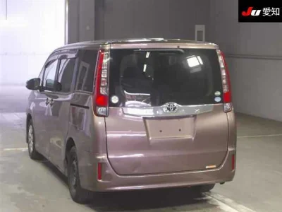 TOYOTA NOAH
