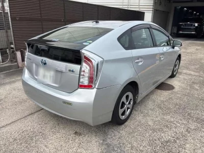 TOYOTA PRIUS