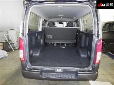 TOYOTA REGIUS VAN