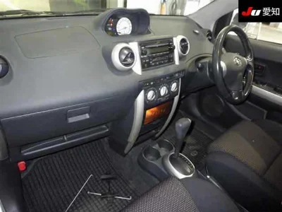 TOYOTA IST