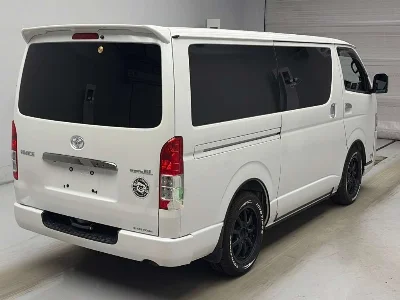 TOYOTA HIACE VAN