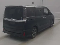 Цена авто Toyota Voxy с аукционов Японии, номер кузова ZRR80W, пробег 132 000, оценка 2