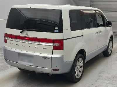 MITSUBISHI DELICA D5