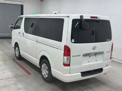 TOYOTA REGIUS VAN