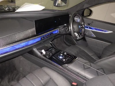 BMW I7
