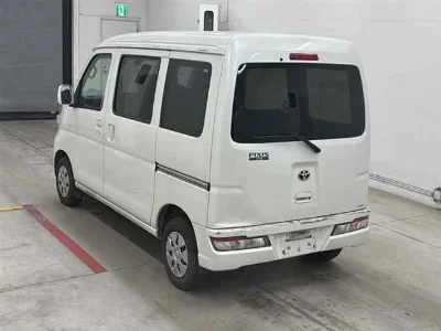 TOYOTA PIXIS VAN