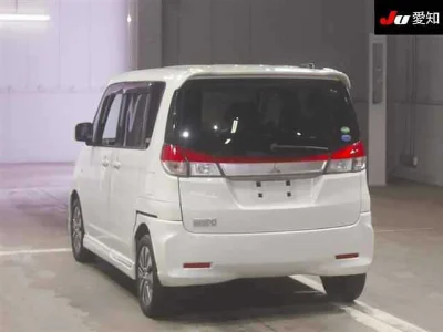 MITSUBISHI DELICA D2