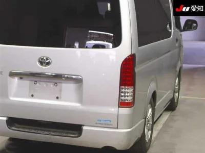 TOYOTA REGIUS VAN