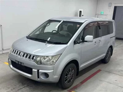 MITSUBISHI DELICA D5