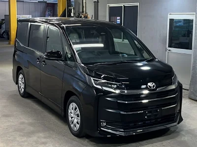 TOYOTA NOAH