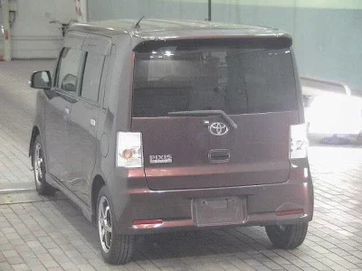 TOYOTA PIXIS SPACE