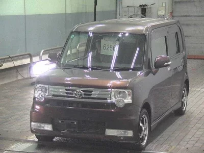 TOYOTA PIXIS SPACE