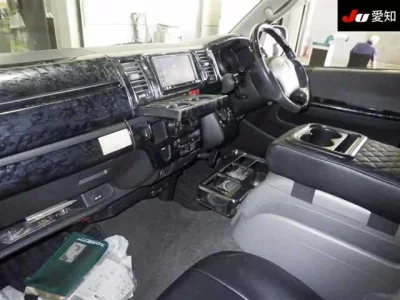 TOYOTA REGIUS VAN