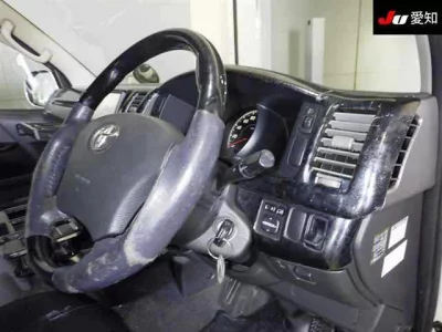 TOYOTA REGIUS VAN