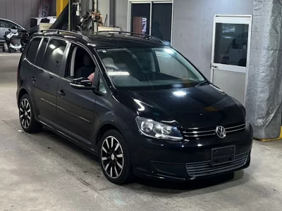 VOLKSWAGEN GOLF TOURAN