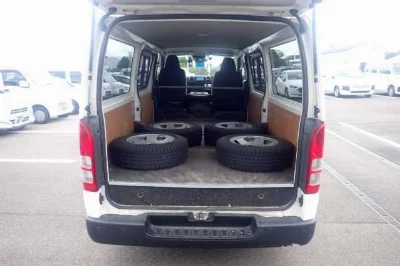 TOYOTA HIACE VAN