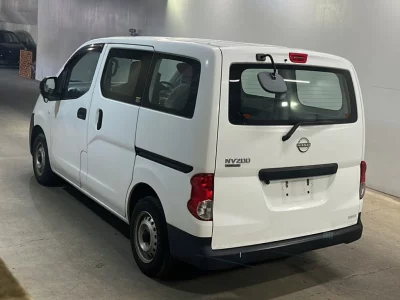 NISSAN NV200
