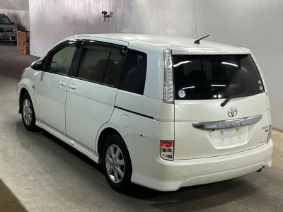 TOYOTA ISIS