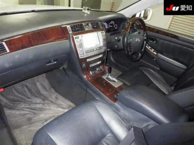 TOYOTA CROWN MAJESTA