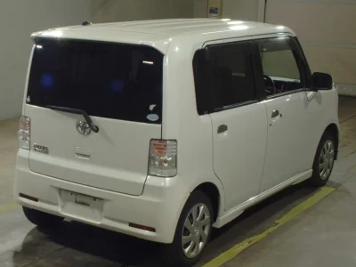 TOYOTA PIXIS SPACE